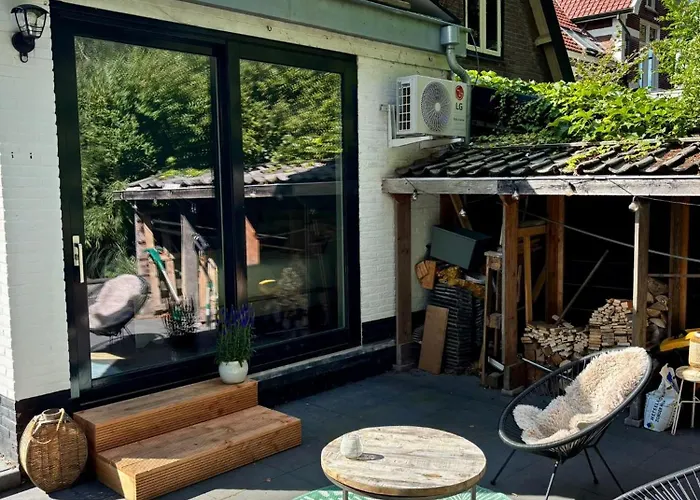 Bij Julia デン・ブルグ